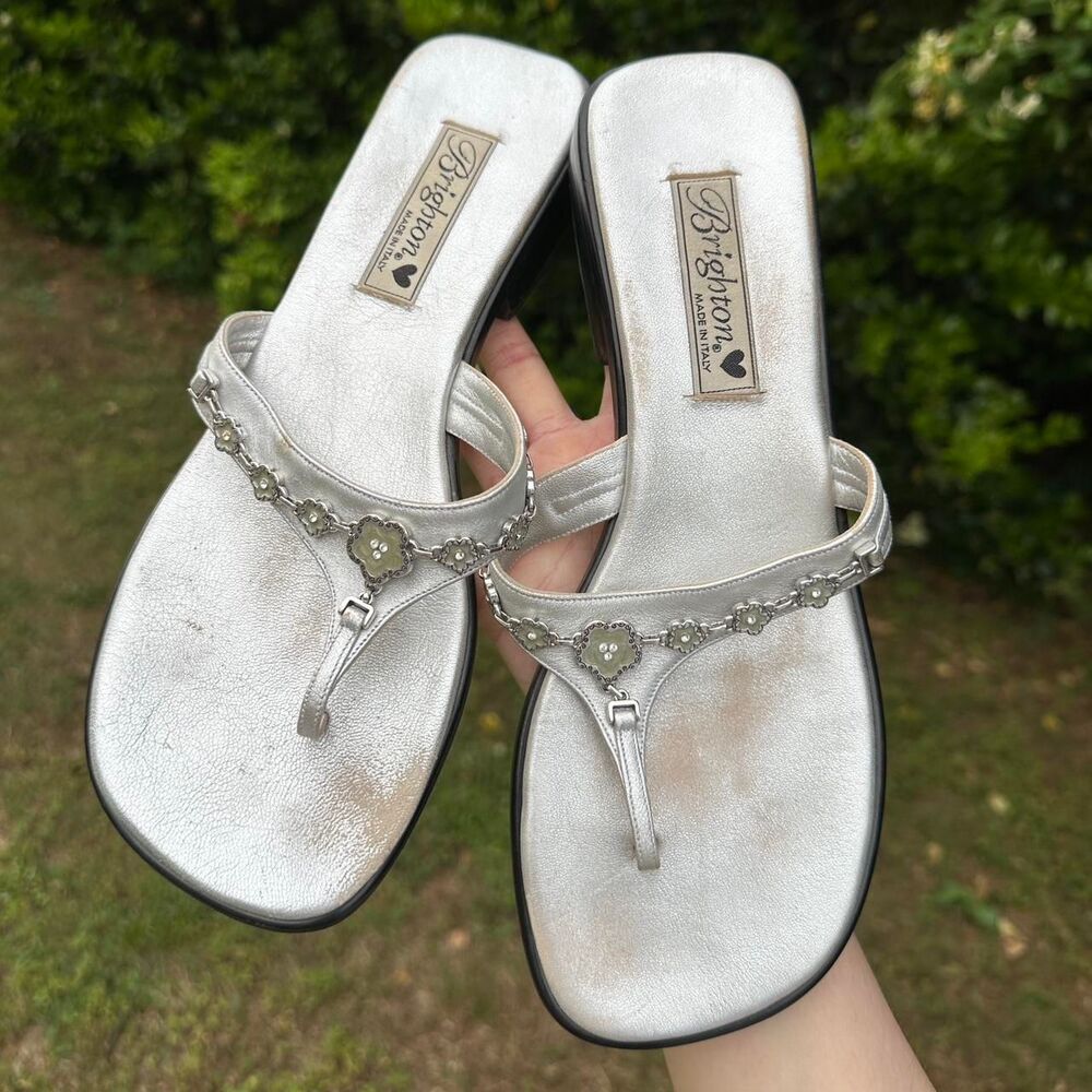 Brighton Women's Silver and White Flipflops